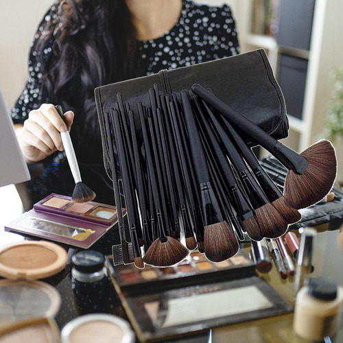 El Cepillo Profesional Del Maquillaje Fija Las Cerdas De La