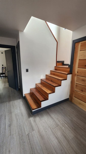 Venta De Casa En Condominio Con 4 Dorm. En Pucón