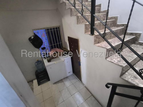Bella Casa Duplex Ubicada En Conjunto Cerrado Con Vigilancia 24 Hrs, Sala Comedor Concepto Abierto, Cocina Empotrada Moderna Con Tope De Cuarzo,area De Faena, Patio,terraza Con Escaleras Independiente