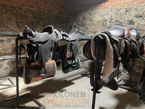 Rancho Privilegiado Con 2 Pozos Y Bella Ecología. 10 Caballerizas, Potreros, Lago, Invernaderos, Cancha De Frontón, Instalaciones Diversas Para Animales. Y Casa Campestre Con 3 Recámaras.