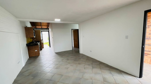 Imagen 8 de 14 de Casa Urb Exclusiva Gabriela Country, Sector Castellana. Adlz