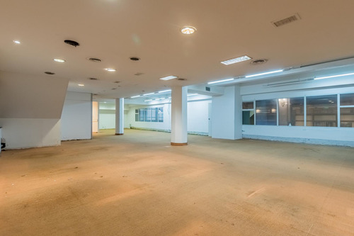 Local En Alquiler Microcentro San Martin 176 Apto Todo Destino 1000 M2