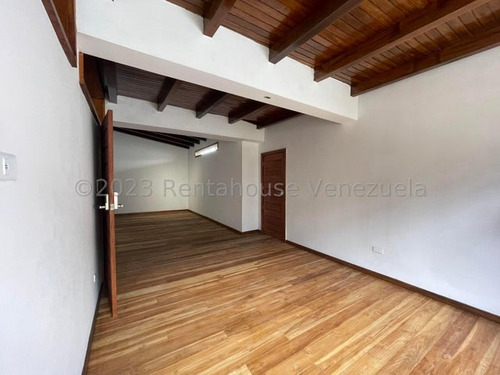 Exclusiva Casa Remodelada Con Piscina, Sauna, Area De Jardin, Estacionamiento 12 Vehiculos Casilla Vigilancia A Estrenar Concepto Moderno Exclusiva Zona Privada Palmarito Estef 24-15119