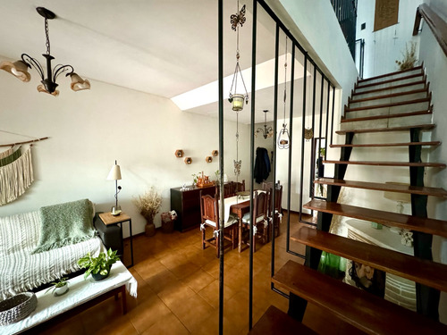Duplex En Excelente Estado Sobre Calle Medina, Caseros Centro