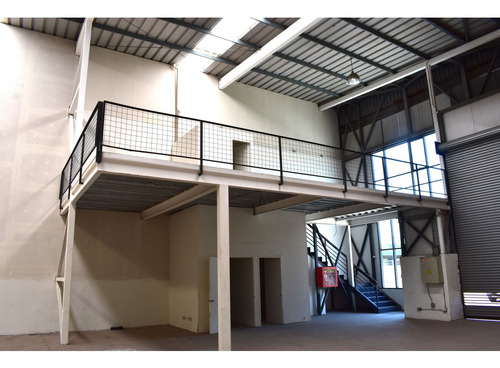 Arriendo Bodega 425,3 M2 + 69,24 M2 De Altillo, Av. La Monta