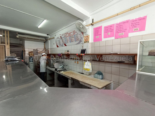Vende Frigorífico Con Excelente Punto Comercial, Zona Muy Concurrida De Turmero Aragua 24-1133 Irrr