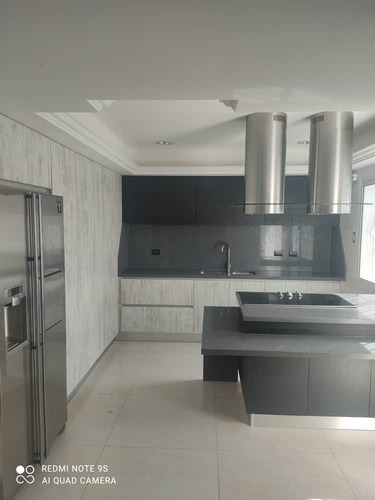 Imagen 3 de 14 de Alquiler Fijo, Bello Y Espacioso Townhouse. Jorge Coll.