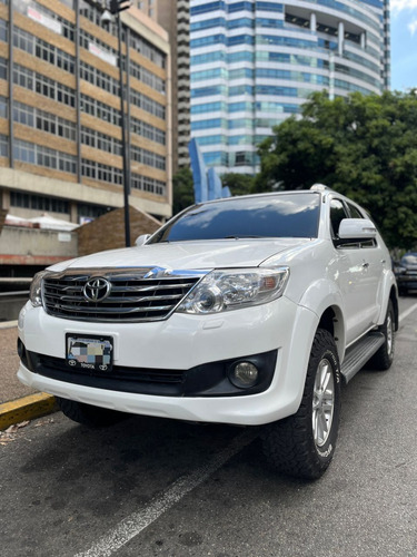 Imagen 1 de 13 de Toyota Fortuner 2012