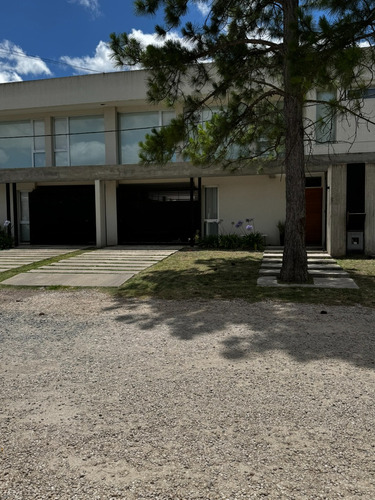 Casa Tipo Duplex De 3 Dormitorios