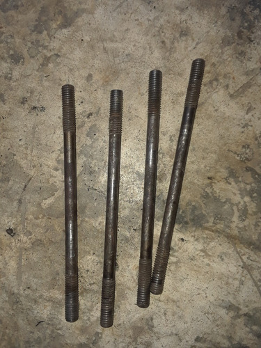 Imagen 2 de 2 de Espárrago Para Cilindro Moto Jog Perla