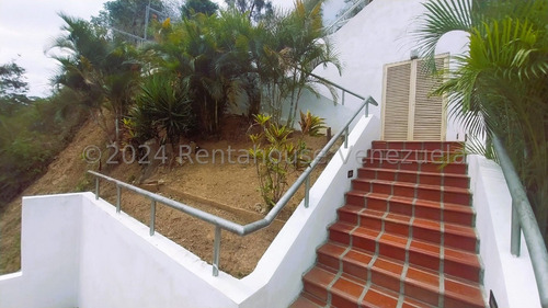 Colinas De Los Ruices !! Espectacular Quinta Tipo Club, 560 M2 Terreno, 514 M2 Const., 5 Hab, 6 Baños, 5 Pe, Piscina, Bar, Sala De Pool, Caminerías, Bellas Áreas Verdes Y Sociales. Verdadera Joya !!