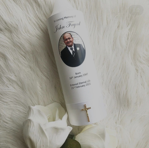 Imagen 5 de 10 de Velas Para Recordar A Su Ser Querido. Altar, Misa, Recuerdos