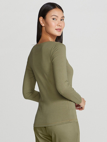 Imagen 3 de 4 de Camiseta Básica Escote V Manga Larga Con Elastano Femenina