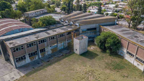 Imagen 9 de 21 de Fábrica En Venta! Excelente Lote Y Ubicación.