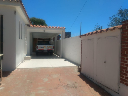 Imagen 4 de 15 de Casa En Venta De 4 Dormitorios C/ Cochera En Villa Del Lago