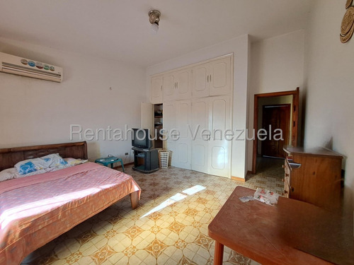 Luis Quiroz Vende Casa Con Amplio Metraje En El Trigal Norte Valencia, Ideal Para Ser Remodelada Lq 25-20597