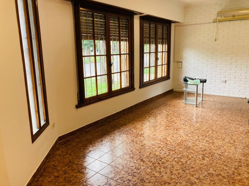 Imagen 2 de 10 de Chalet De 3 Ambientes Con Parque Y Pileta En Venta En Mar Del Plata