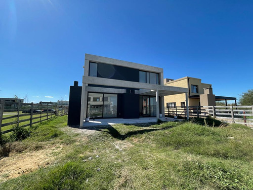 Casa En Venta Puertos Escobar Barrio Araucarias