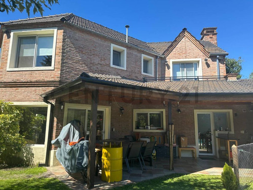 Amplia Casa 3 Dor Con Pileta Y Jardín En Barrancas San José