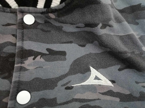 Chamarra Ligera Futbol Talla L Leon F C Pirma Camouflage (Usado)