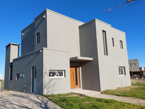 Imagen 24 de 25 de Casa Al Lago En Venta En El Canton!