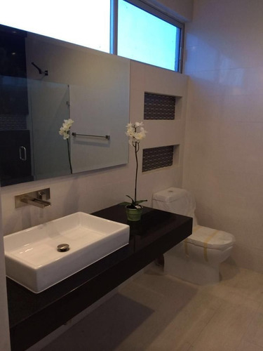 Imagen 8 de 16 de Hermosa Residencia En Lomas De Juriquilla, Alberca Propia, J