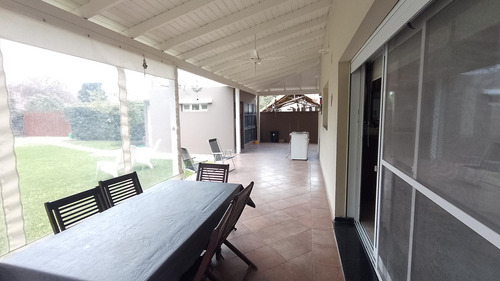 Barrio Los Dos Chinos, Funes, 4 Dormitorios, Pileta, Lote 525 M2, 197 M2 Cubiertos