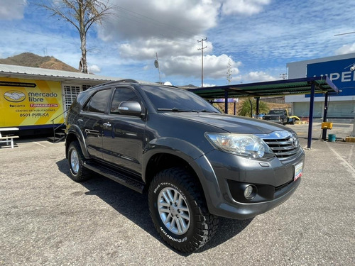 Imagen 3 de 15 de Toyota Fortuner