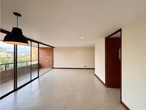 Apartamento En Venta Con Espacios Amplios Poblado (loma De Los Parras)