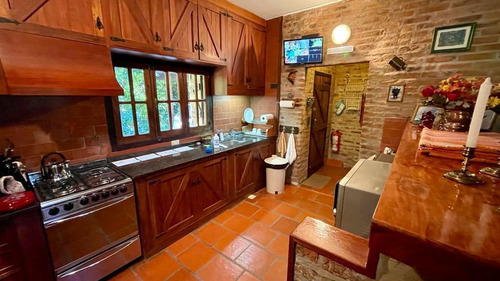 Se Vende Impactante Casa 5 Ambientes Con Piscina, Parque Y Casa De Huéspedes Barrio Hermoso- Gral Rodriguez