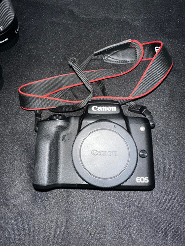 Canon Eos M50 Mark Ii, Sin Espejo Color Negro (Usado)
