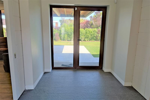 Casa En Venta De 6 Dorm. En Santo Domingo
