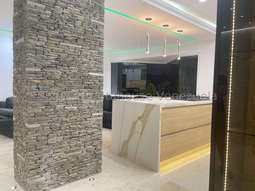 Penthouse Dúplex En Venta En Urb. El Cigarral Aym 24-22657
