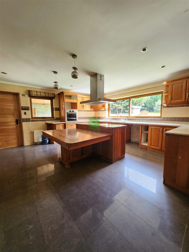 Hermosa Casa De 6 Dorm. En Parcela Para Arriendo En Valdivia