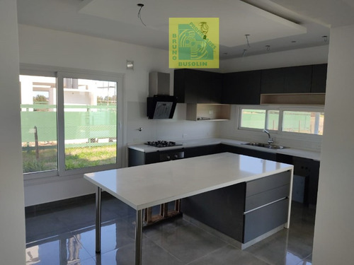 Casa En Venta En Carlos Spegazzini