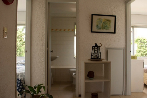 Imagen 4 de 19 de Apartamento En Excelente Ubicación, A Dos Cuadras De La Mansa Y Tres De La Brava. Vacaciones A Pasos Del Océano. En El Corazón De La Península. Muy Luminoso!