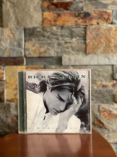 Cd Ricky Martin - A Medio Vivir (ed. 1997 Usa)