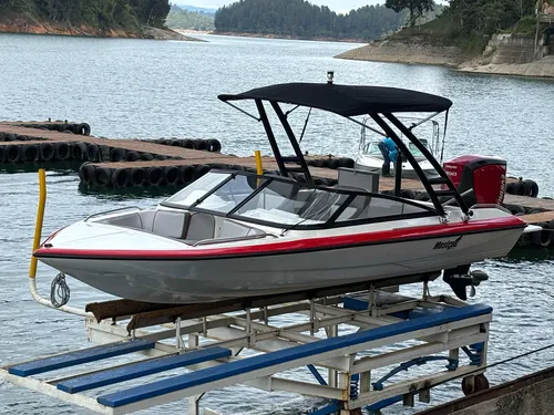 Bote Formula 2000