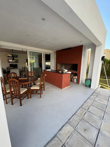 Venta Casa 3 Dormitorios En Arroyo De Los Patos