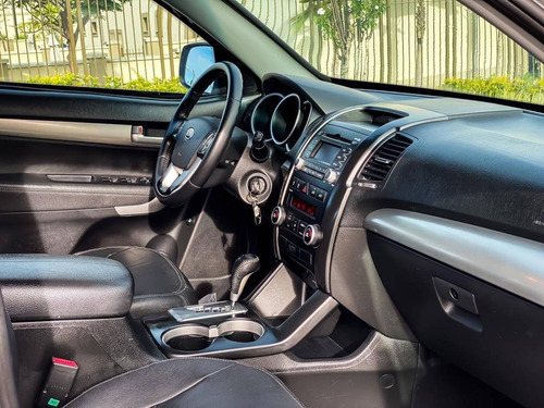 Imagem 2 de 13 de Kia Sorento 2.4 S.253 4x2 16v Gasolina 4p Automático 201...