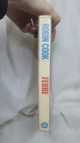 Livro Febre - Robin Cook - Editora Nova Cultural (Usado)