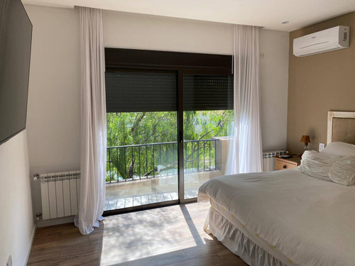 Casa En Venta En Country Del Jockey Club De Salta.