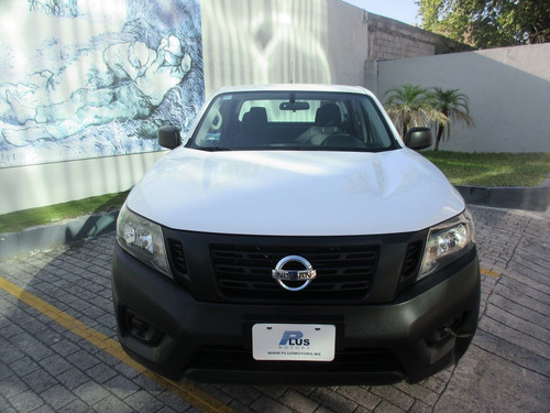 Imagen 3 de 11 de Nissan Np300 2018 2.5 Doble Cabina S Pack Seg Mt