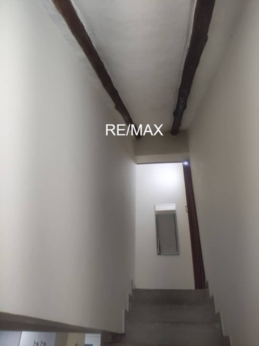 Venta Hermoso Th En Urbanizacion Asocibal Norte, Carenero, Higuerote