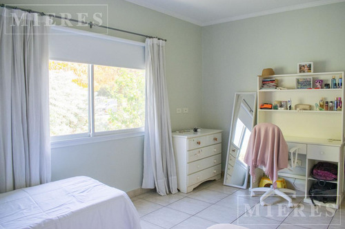 Casa En Venta Desarrollada En Una Sola Planta En Olivos Golf Club