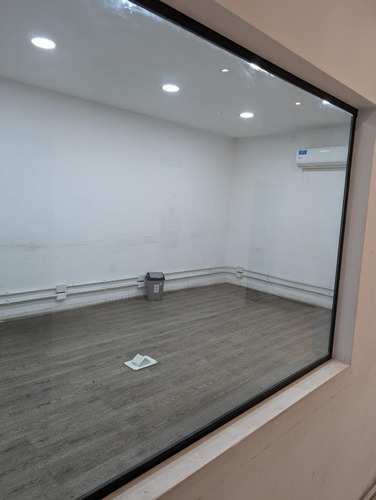 Depósito En Alquiler - Oficinas - Baños - Cocheras - 1.280mts2 - Paternal