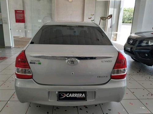 Imagem 4 de 12 de Etios 1.5 Xls Sedan 16v Flex 4p Manual