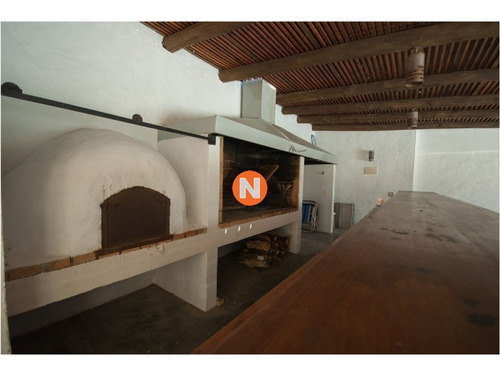 Casa En Venta, Mansa, Punta Del Este, 4 Dormitorios.- Ref: 209956