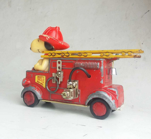 Snoopy Antiguo Camión Bombero De Metal Made In Hong Kong 60s