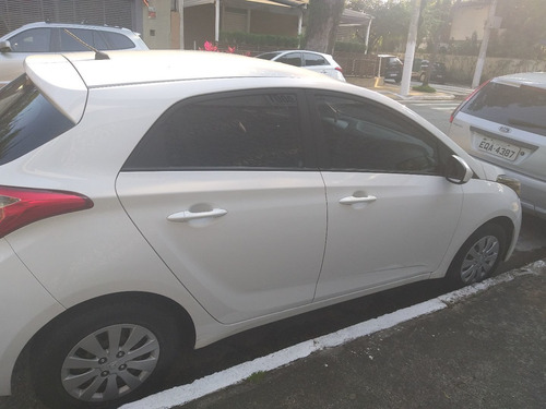 Imagem 1 de 5 de Hyundai Hb20 2014 1.6 Comfort Plus Flex 5p